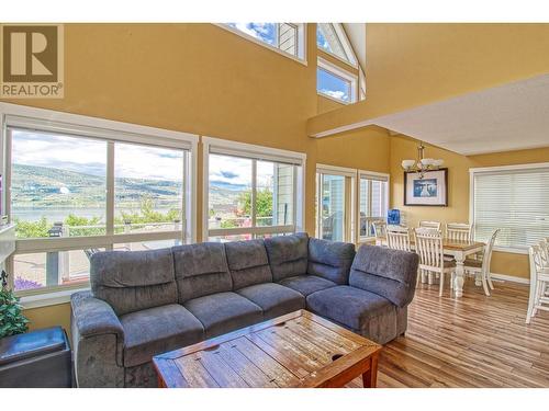 6859 Santiago Loop Lot# 121, Kelowna, BC - Indoor Photo Showing Living Room