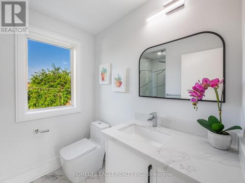 39 Commonwealth Avenue, Toronto (Kennedy Park), ON - Indoor Photo Showing Bathroom