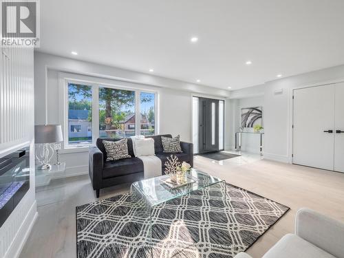 39 Commonwealth Avenue, Toronto (Kennedy Park), ON - Indoor Photo Showing Living Room