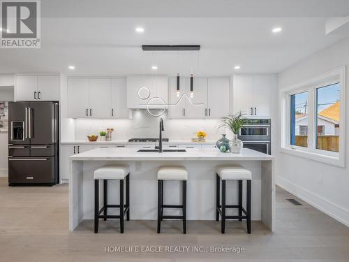 39 Commonwealth Avenue, Toronto (Kennedy Park), ON - Indoor Photo Showing Kitchen With Upgraded Kitchen