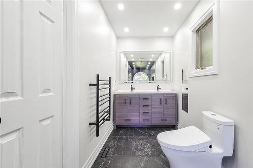 10 Onondaga Drive, Hamilton, ON - Indoor Photo Showing Bathroom