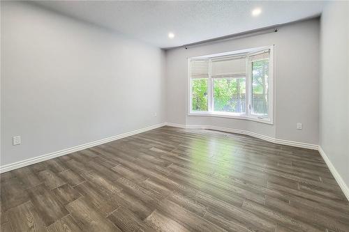 10 Onondaga Drive, Hamilton, ON - Indoor Photo Showing Other Room