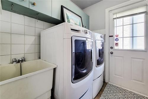 10 Onondaga Drive, Hamilton, ON - Indoor Photo Showing Laundry Room