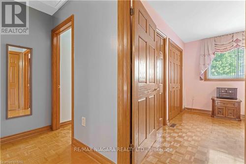 7737 Mount Carmel Boulevard, Niagara Falls, ON - Indoor Photo Showing Other Room