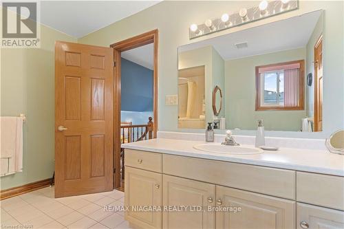 7737 Mount Carmel Boulevard, Niagara Falls, ON - Indoor Photo Showing Bathroom