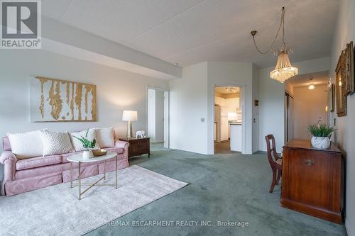 501 - 2085 Amherst Heights Drive, Burlington (Brant Hills), ON - Indoor Photo Showing Living Room