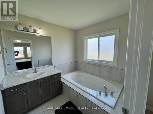 6313 Dores Drive, Niagara Falls, ON - Indoor Photo Showing Bathroom