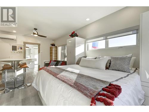 2555 Lakeshore Road Unit# 214, Vernon, BC - Indoor Photo Showing Bedroom