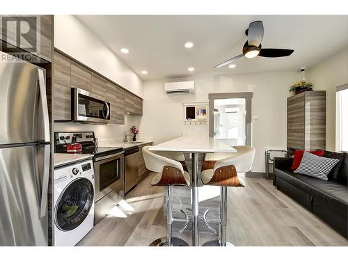 2555 Lakeshore Road Unit# 214, Vernon, BC - Indoor Photo Showing Kitchen