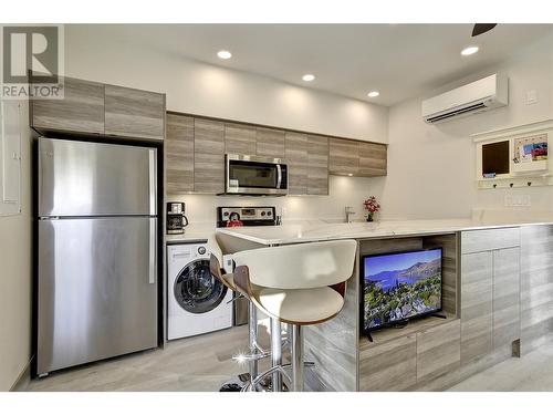 2555 Lakeshore Road Unit# 214, Vernon, BC - Indoor Photo Showing Kitchen