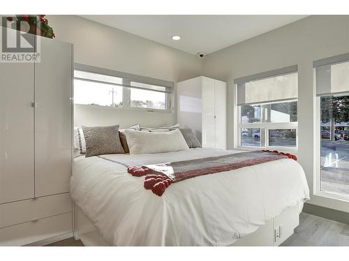 2555 Lakeshore Road Unit# 214, Vernon, BC - Indoor Photo Showing Bedroom