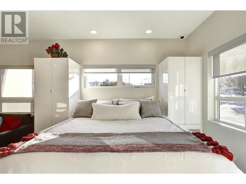 2555 Lakeshore Road Unit# 214, Vernon, BC - Indoor Photo Showing Bedroom