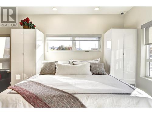 2555 Lakeshore Road Unit# 214, Vernon, BC - Indoor Photo Showing Bedroom