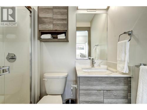 2555 Lakeshore Road Unit# 214, Vernon, BC - Indoor Photo Showing Bathroom