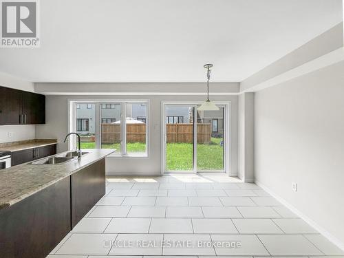 8150 Buckeye Crescent, Niagara Falls, ON - Indoor Photo Showing Kitchen With Double Sink