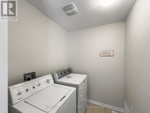 8150 Buckeye Crescent, Niagara Falls, ON - Indoor Photo Showing Laundry Room