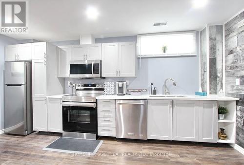 3 Craftsman Road, Caledon, ON - Indoor Photo Showing Kitchen