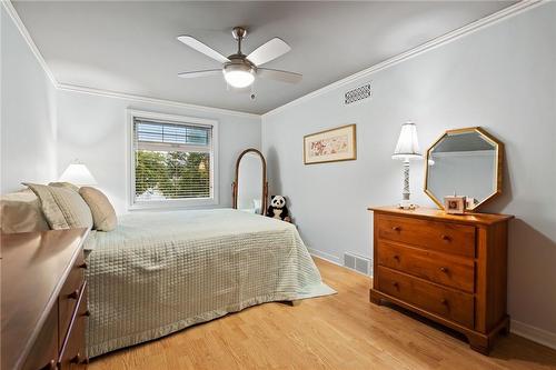 39 Belair Drive, St. Catharines, ON - Indoor Photo Showing Bedroom