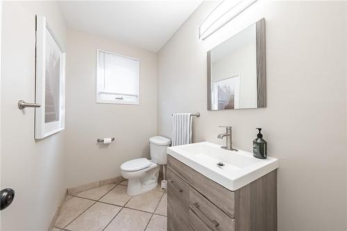 680 Rexford Drive, Hamilton, ON - Indoor Photo Showing Bathroom