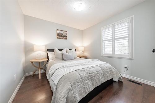 680 Rexford Drive, Hamilton, ON - Indoor Photo Showing Bedroom