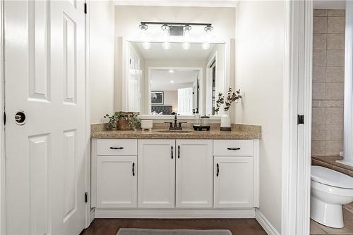 680 Rexford Drive, Hamilton, ON - Indoor Photo Showing Bathroom