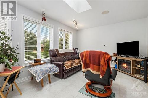 1530 Beaconfield Street, Ottawa, ON - Indoor Photo Showing Living Room