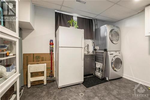 1530 Beaconfield Street, Ottawa, ON - Indoor Photo Showing Laundry Room