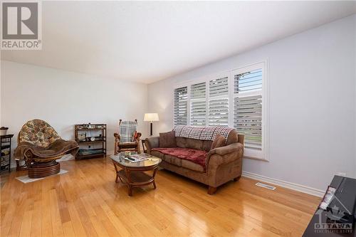 1530 Beaconfield Street, Ottawa, ON - Indoor Photo Showing Living Room