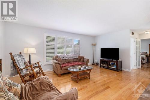 1530 Beaconfield Street, Ottawa, ON - Indoor Photo Showing Living Room