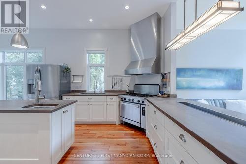 14 Gibbons Place, London, ON - Indoor Photo Showing Kitchen