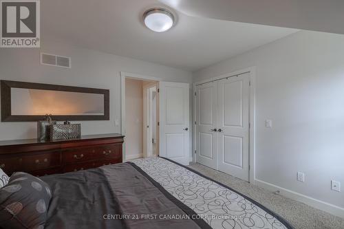 14 Gibbons Place, London, ON - Indoor Photo Showing Bedroom