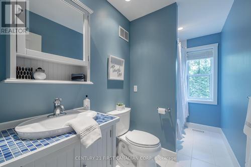 14 Gibbons Place, London, ON - Indoor Photo Showing Bathroom