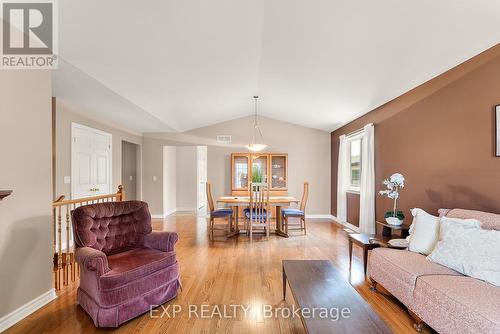 1817 Four Mile Creek Road, Niagara-On-The-Lake, ON - Indoor Photo Showing Living Room