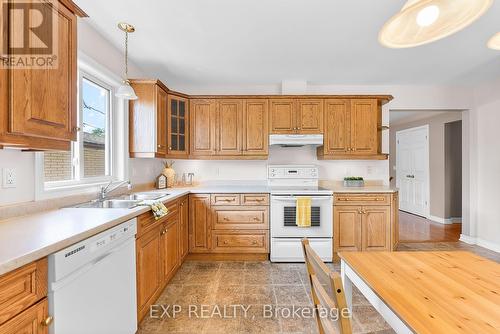 1817 Four Mile Creek Road, Niagara-On-The-Lake, ON - Indoor Photo Showing Kitchen With Double Sink