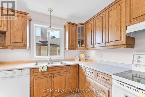 1817 Four Mile Creek Road, Niagara-On-The-Lake, ON - Indoor Photo Showing Kitchen With Double Sink