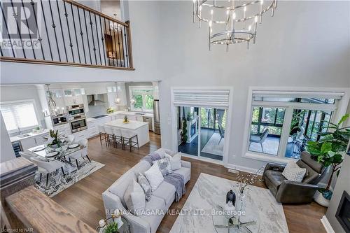 26 Olde School Court, St. Catharines, ON - Indoor Photo Showing Living Room