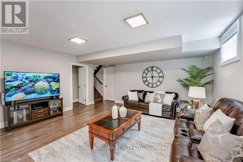 26 Olde School Court, St. Catharines, ON - Indoor Photo Showing Living Room