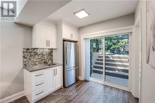 26 Olde School Court, St. Catharines, ON - Indoor Photo Showing Kitchen