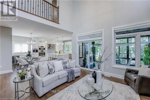 26 Olde School Court, St. Catharines, ON - Indoor Photo Showing Living Room