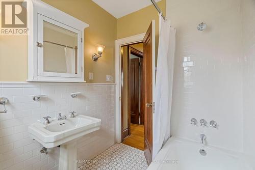 169 Clarence Street, Vaughan (West Woodbridge), ON - Indoor Photo Showing Bathroom