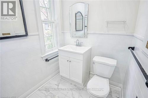 1441 Ontario Street, Burlington (Brant), ON - Indoor Photo Showing Bathroom