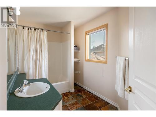 3076 Quail Crescent, Kelowna, BC - Indoor Photo Showing Bathroom