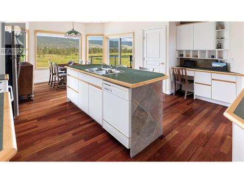 3076 Quail Crescent, Kelowna, BC - Indoor Photo Showing Kitchen With Double Sink