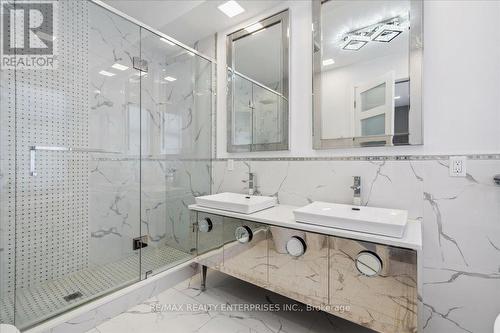 4 Sunrow Gate, Hamilton, ON - Indoor Photo Showing Bathroom