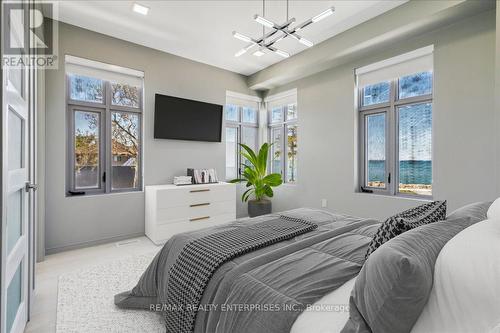 4 Sunrow Gate, Hamilton, ON - Indoor Photo Showing Bedroom