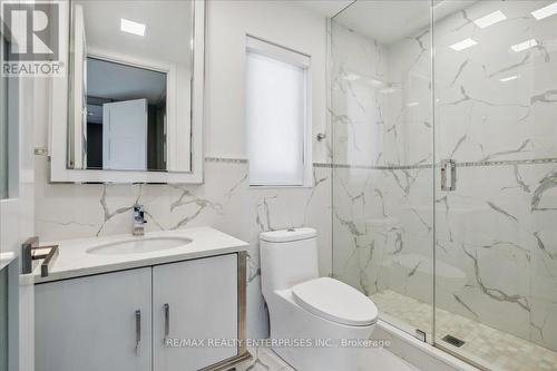 4 Sunrow Gate, Hamilton, ON - Indoor Photo Showing Bathroom