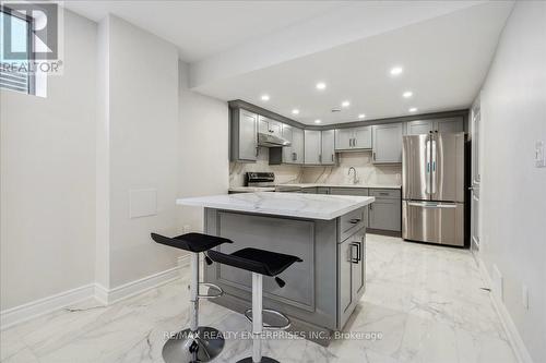 4 Sunrow Gate, Hamilton, ON - Indoor Photo Showing Kitchen