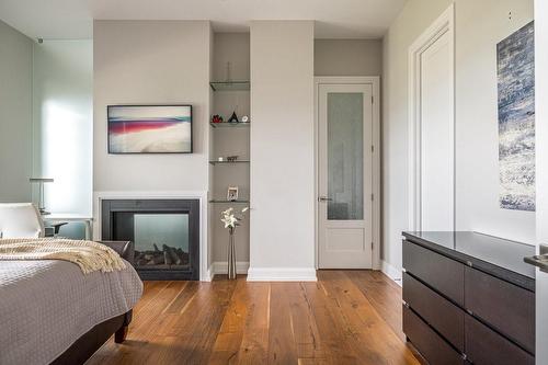 Two-Sided Gas Fireplace - 147 Mountain Park Avenue, Hamilton, ON - Indoor Photo Showing Bedroom With Fireplace