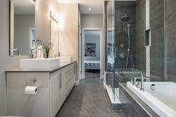 Shared Five Piece Ensuite Bathroom - 