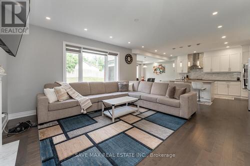 124 Drexler Avenue, Guelph/Eramosa (Rockwood), ON - Indoor Photo Showing Living Room